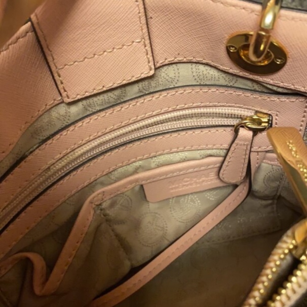 MK HandBag - Picture 5 of 6